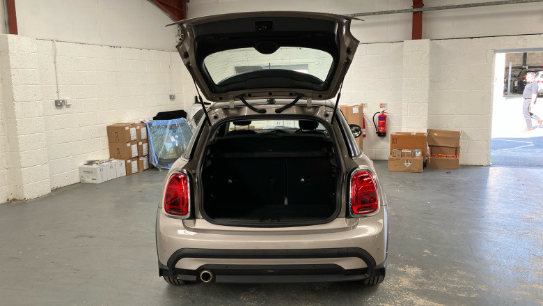 MINI Hatchback 1.5 Cooper Classic 5dr Auto Petrol Hatchback